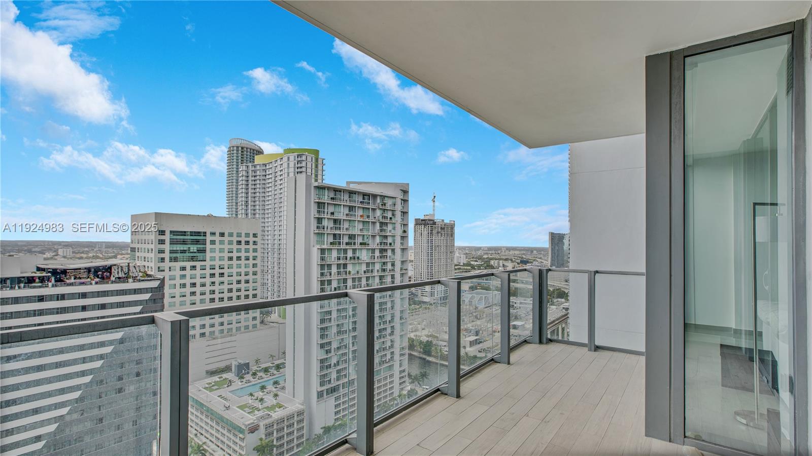 88 SW 7th St #2008, Miami FL 33130