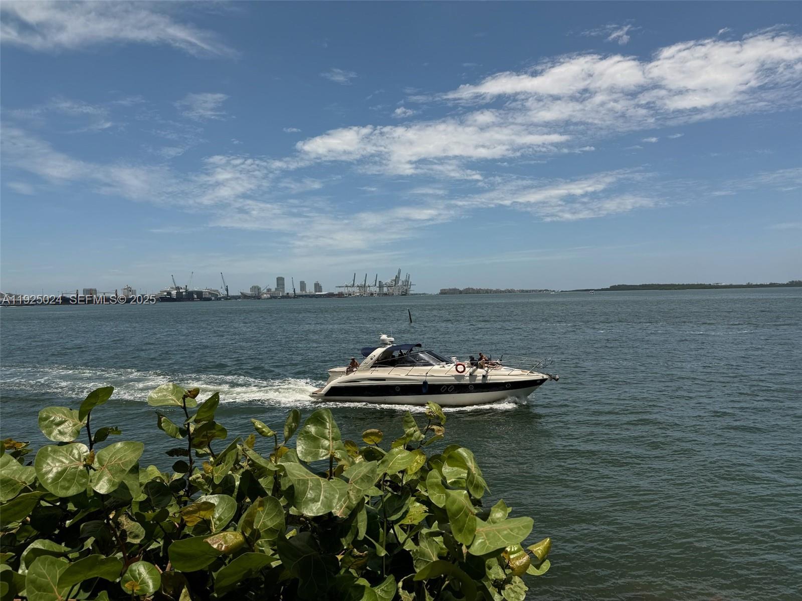 800 Claughton Island Dr #1502, Miami FL 33131