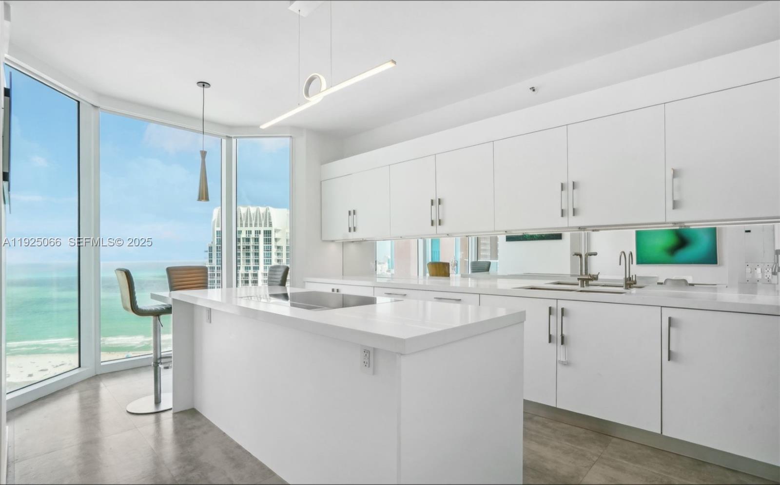 300 S Pointe Dr #3502, Miami Beach FL 33139