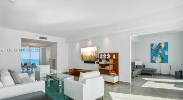 300 S Pointe Dr #3502, Miami Beach FL 33139