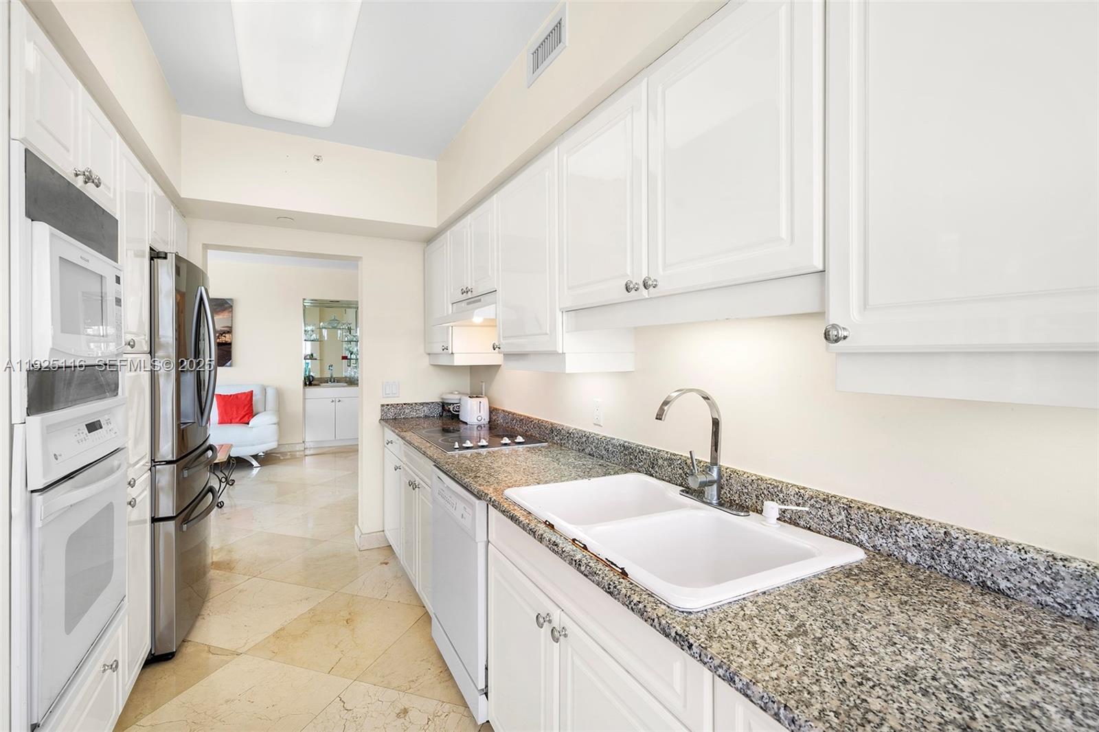 4775 Collins Ave #807, Miami Beach FL 33140