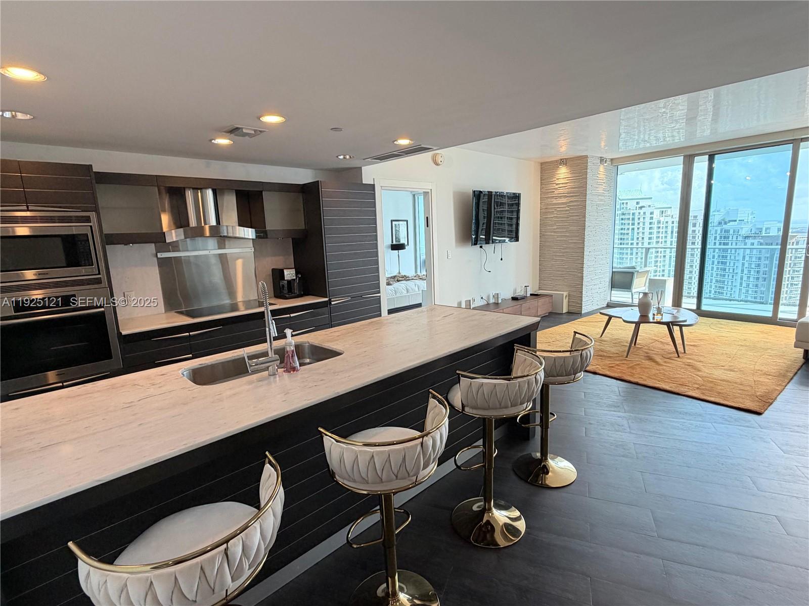 200 Biscayne Boulevard Way #4007, Miami FL 33131