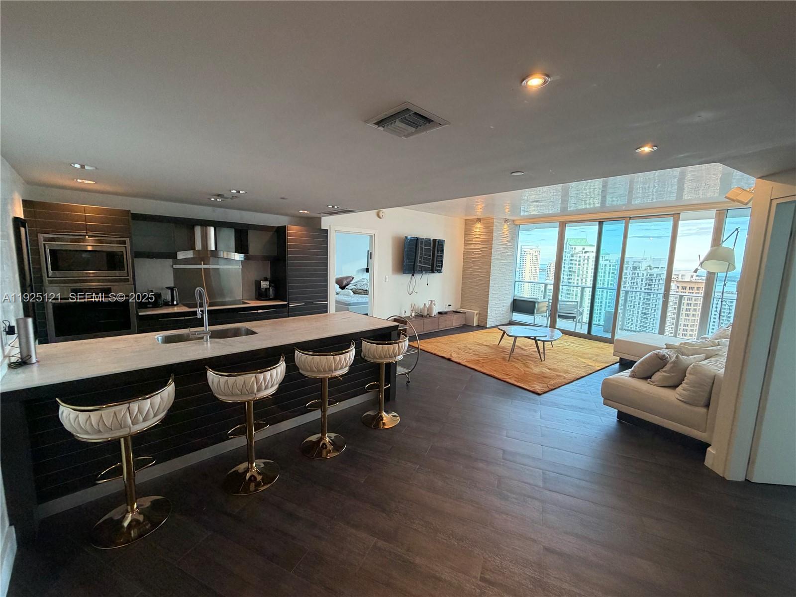 200 Biscayne Boulevard Way #4007, Miami FL 33131