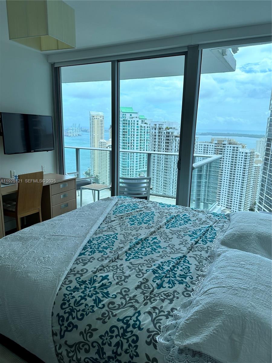 200 Biscayne Boulevard Way #4007, Miami FL 33131