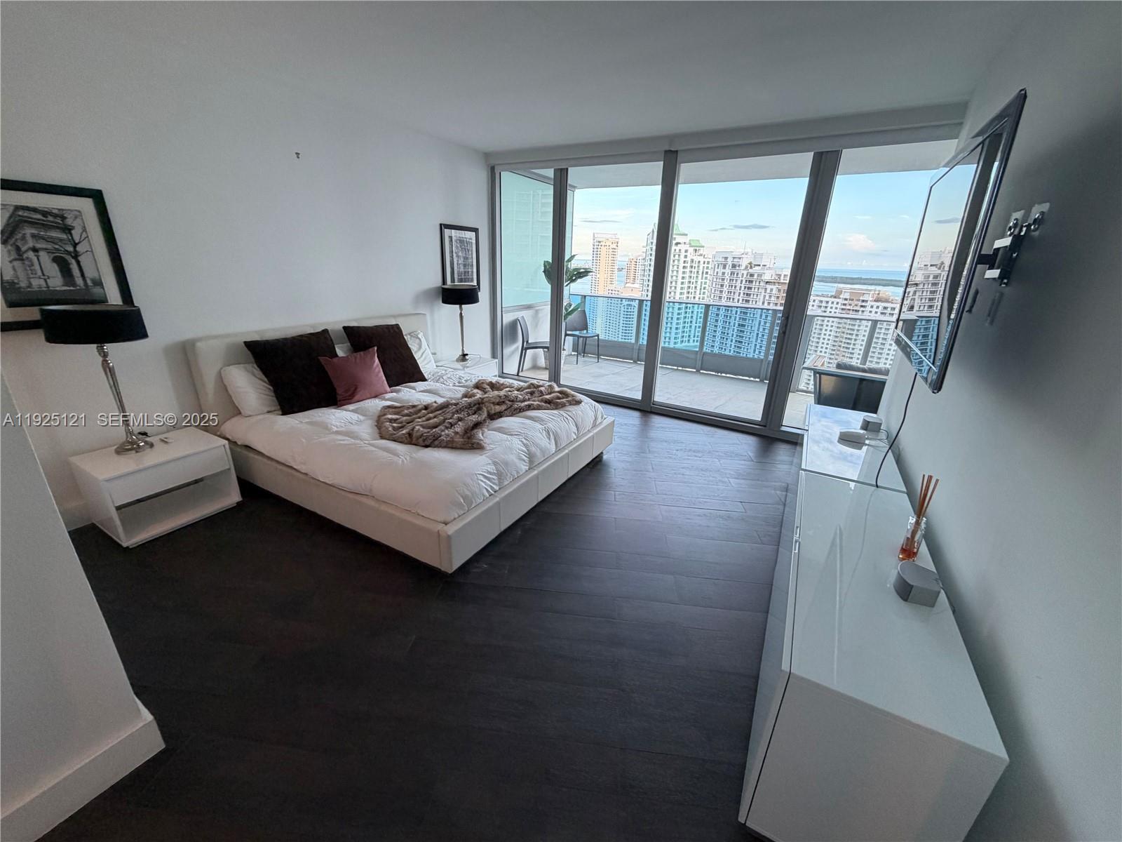 200 Biscayne Boulevard Way #4007, Miami FL 33131