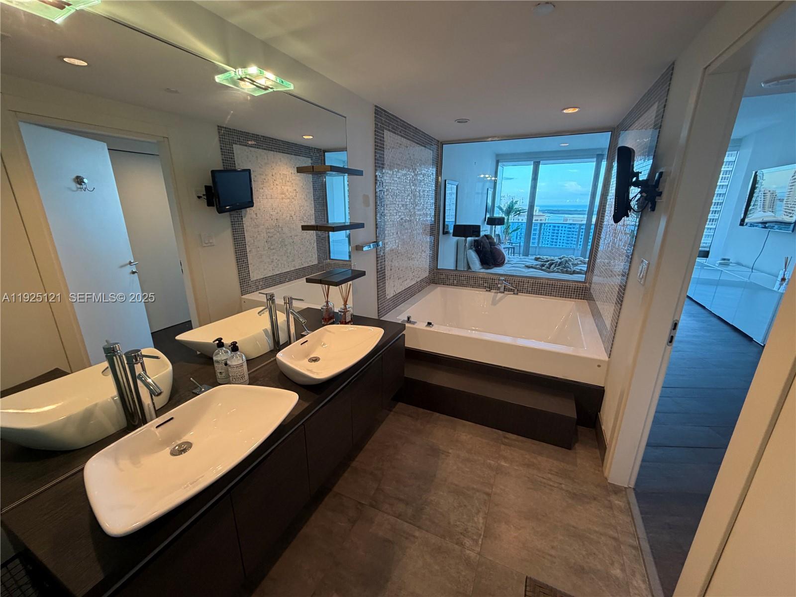 200 Biscayne Boulevard Way #4007, Miami FL 33131