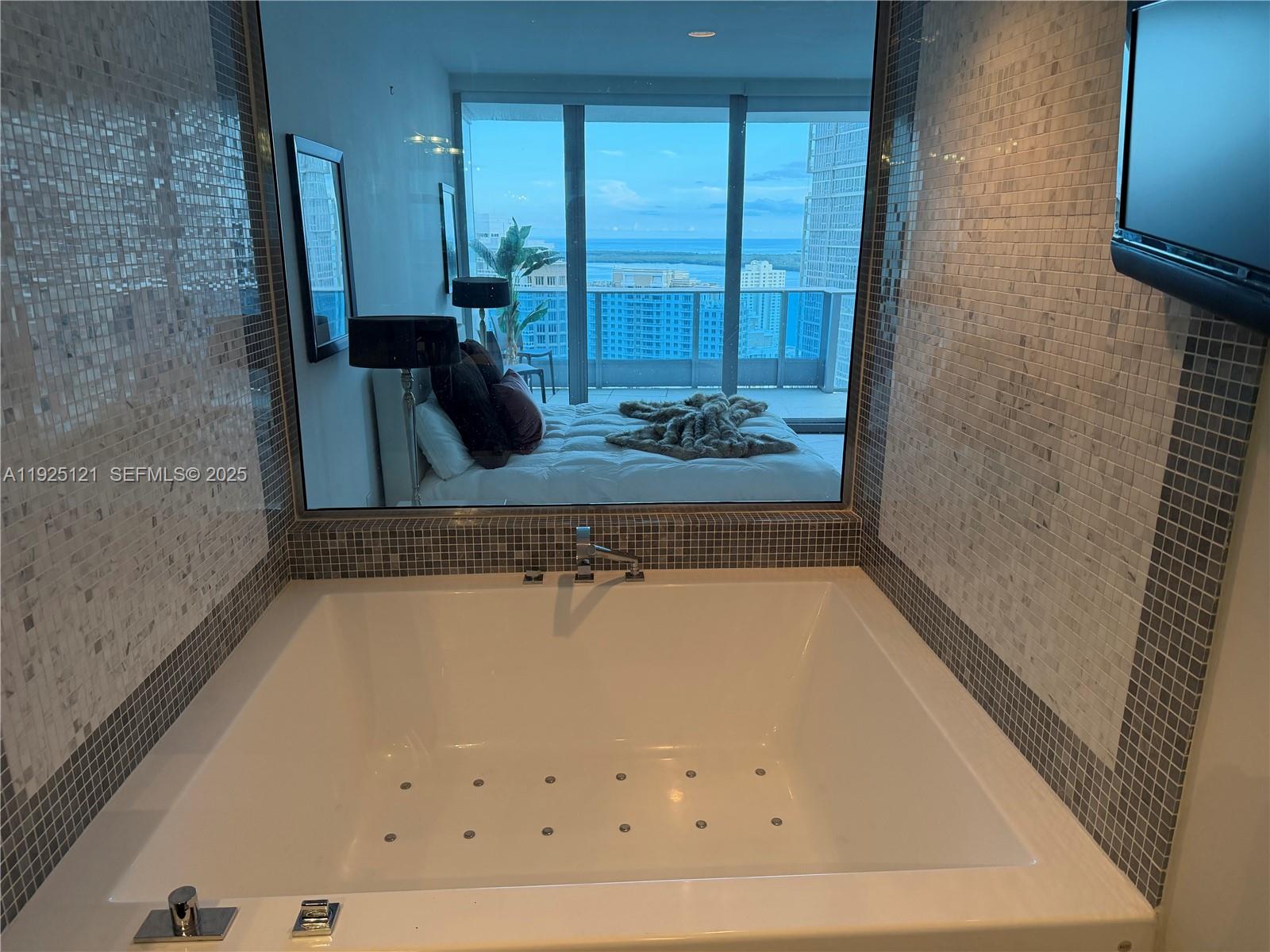 200 Biscayne Boulevard Way #4007, Miami FL 33131