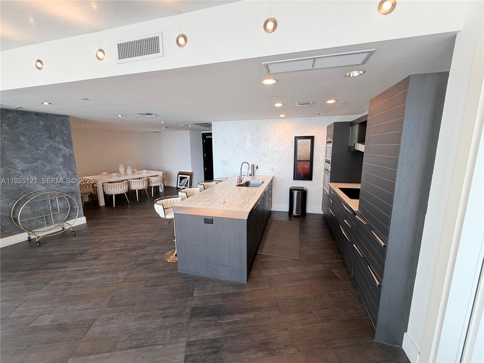200 Biscayne Boulevard Way #4007, Miami FL 33131