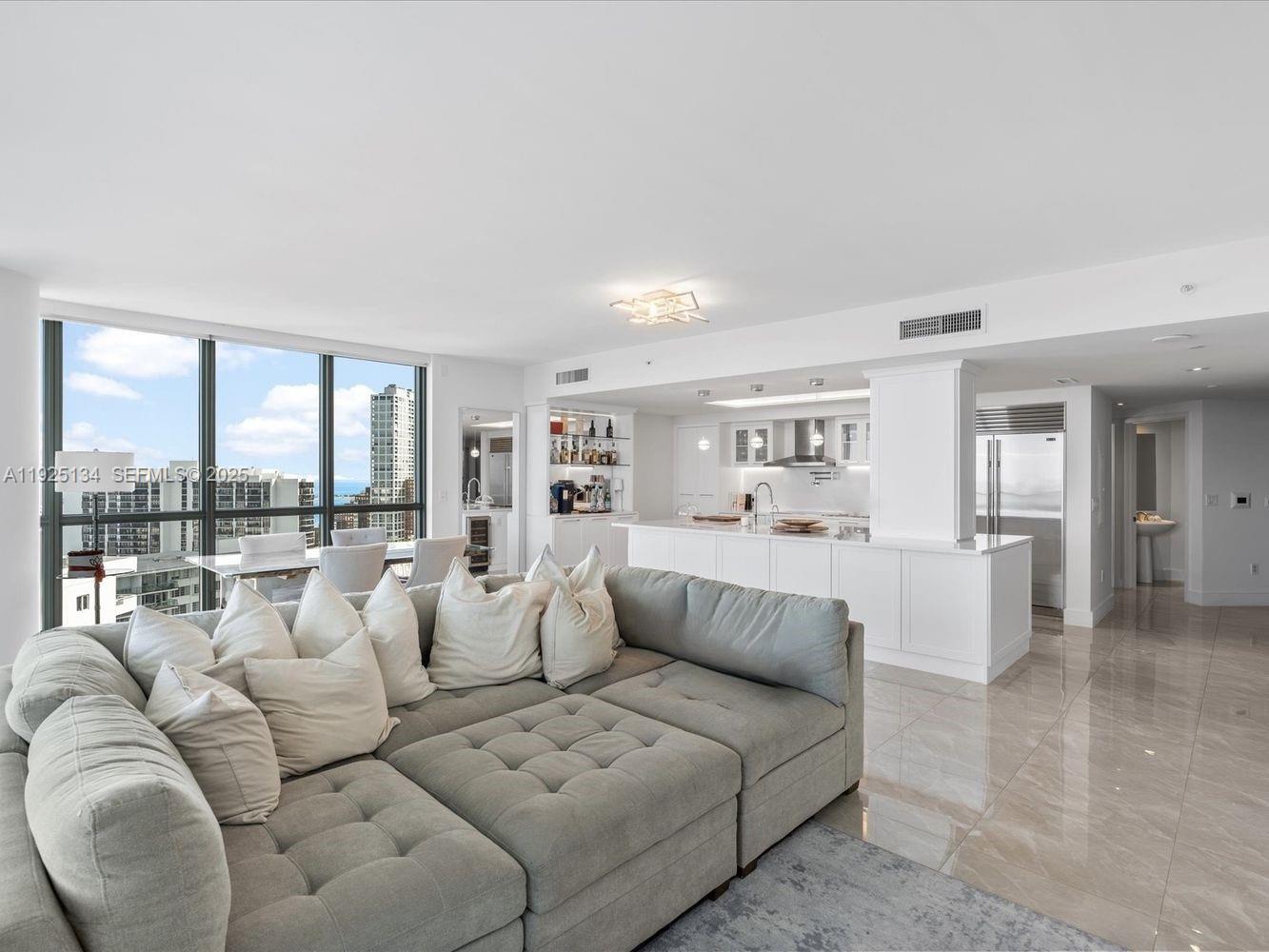 1331 Brickell Bay Dr #1811, Miami FL 33131