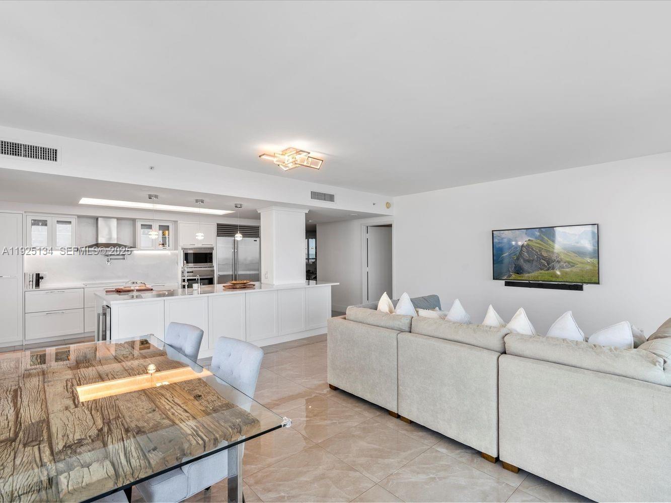 1331 Brickell Bay Dr #1811, Miami FL 33131