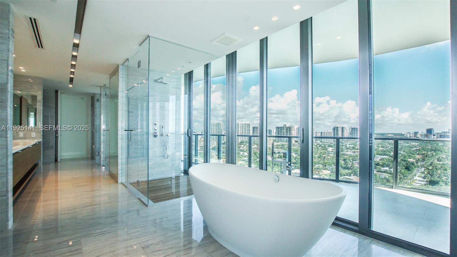 19575 COLLINS AV #19, Sunny Isles Beach FL 33160