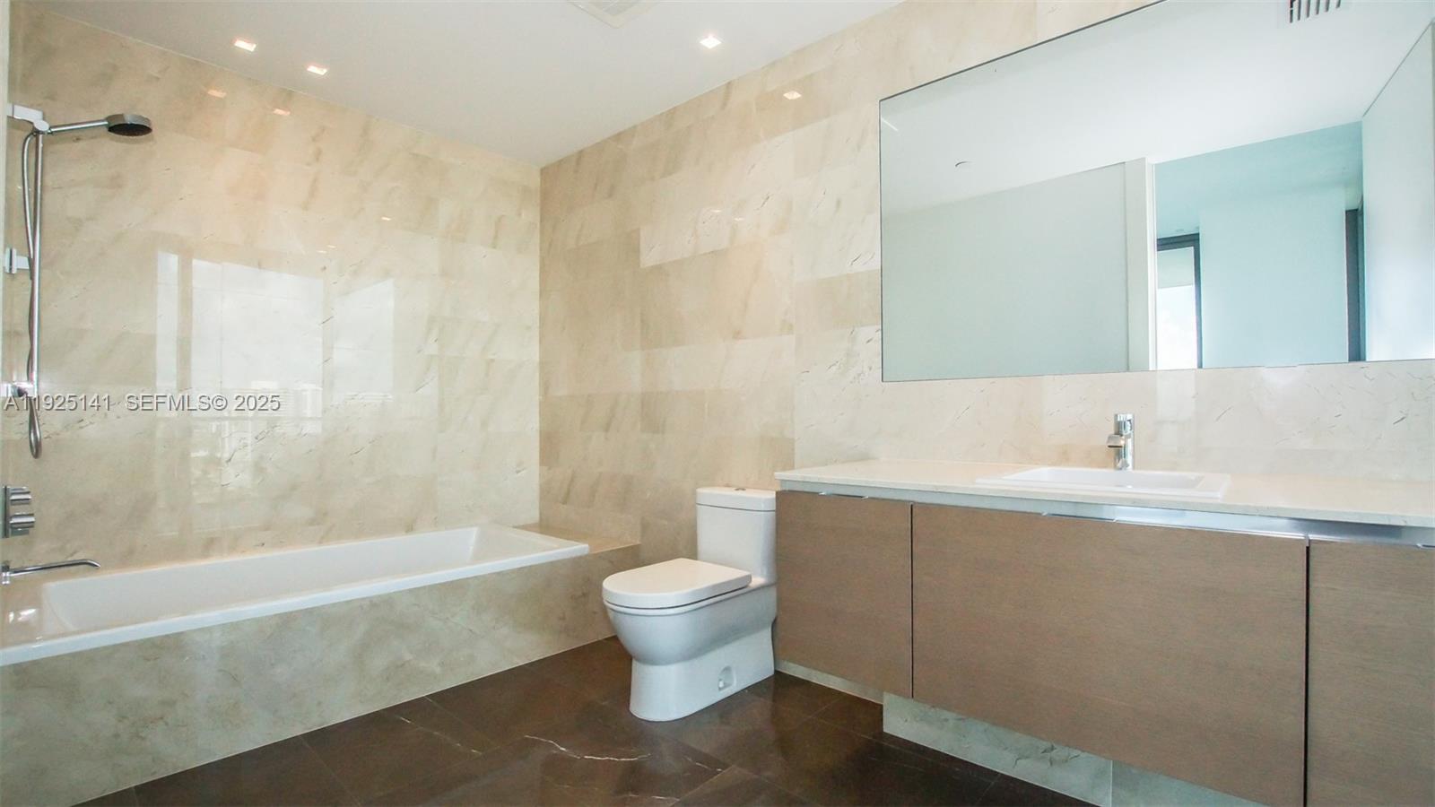 19575 COLLINS AV #19, Sunny Isles Beach FL 33160