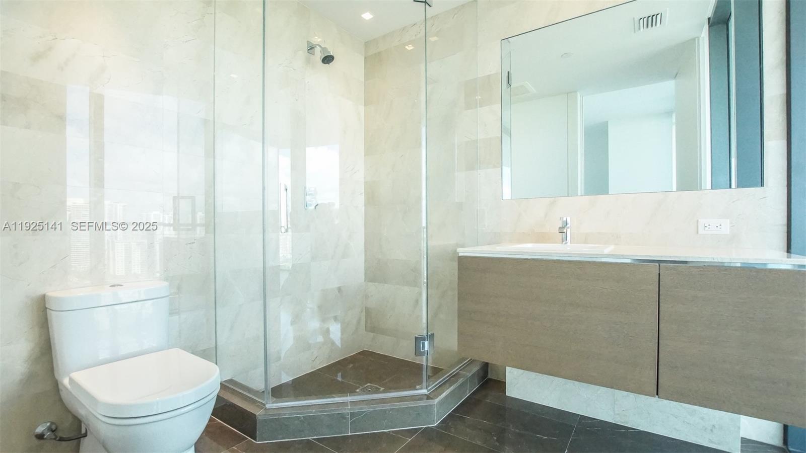 19575 COLLINS AV #19, Sunny Isles Beach FL 33160