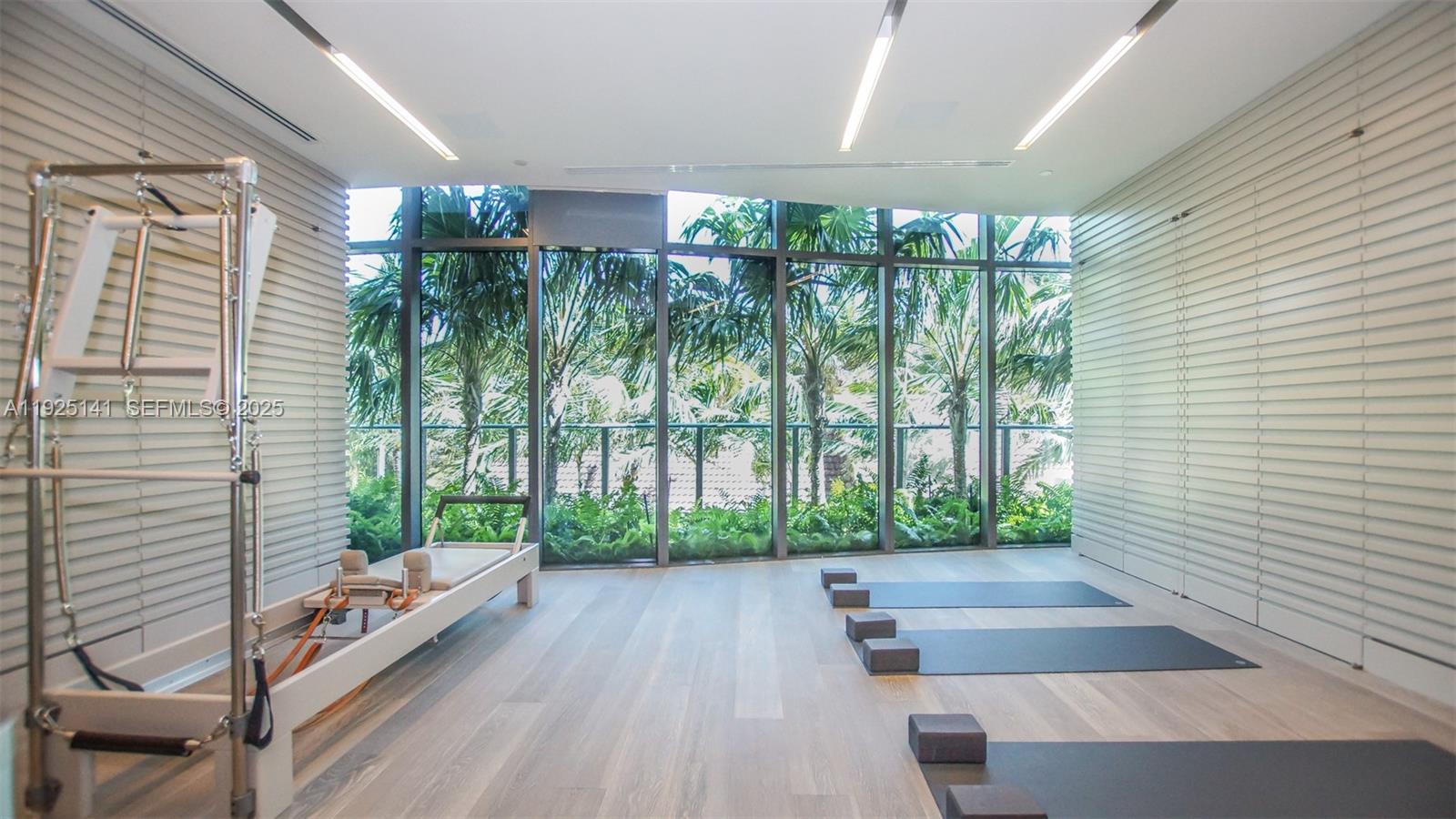 19575 COLLINS AV #19, Sunny Isles Beach FL 33160