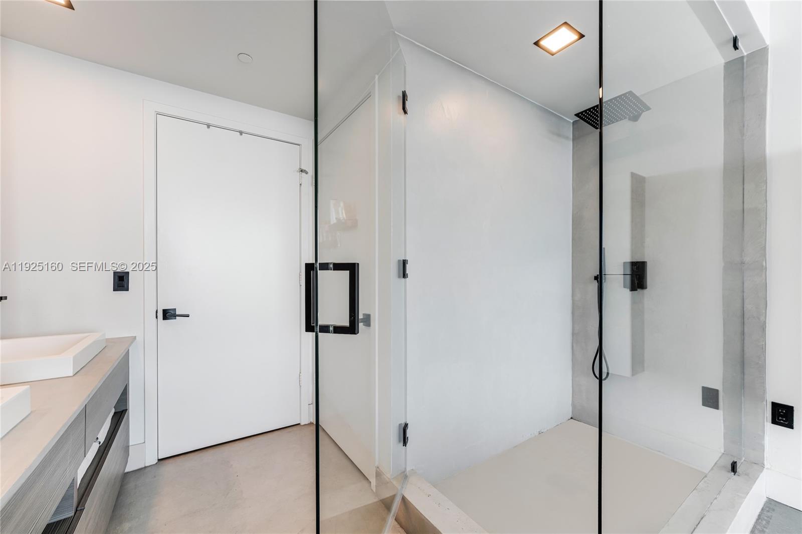 460 NE 28th St #1806, Miami FL 33137