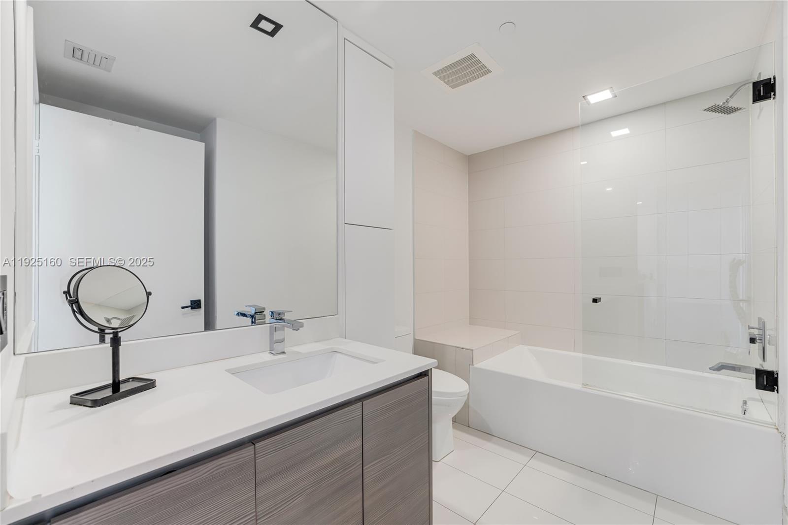 460 NE 28th St #1806, Miami FL 33137