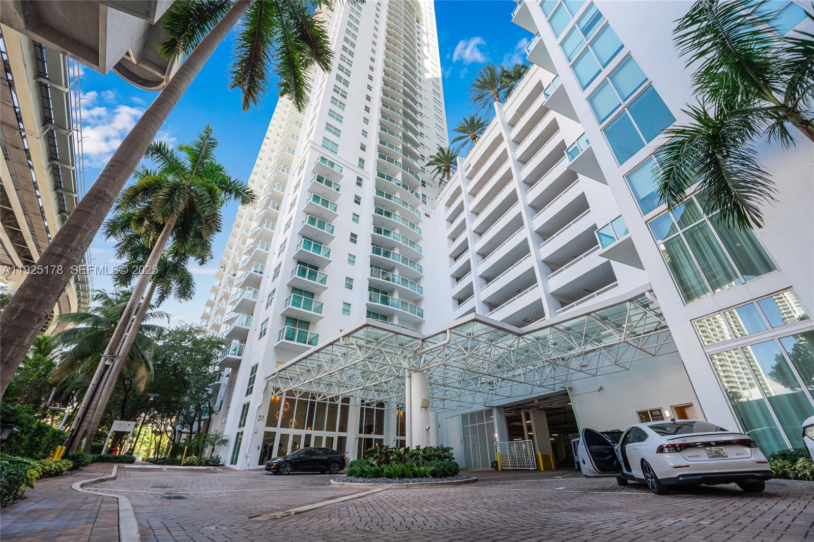 31 SE 5th St #409, Miami FL 33131