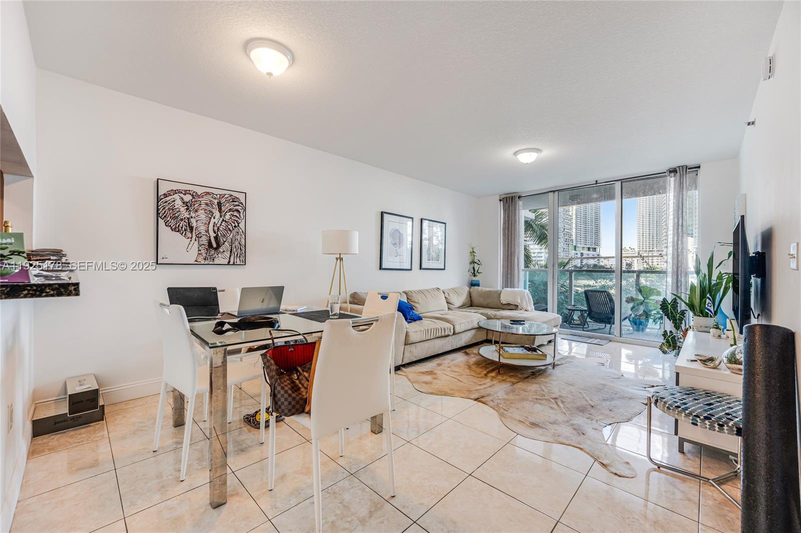 31 SE 5th St #409, Miami FL 33131