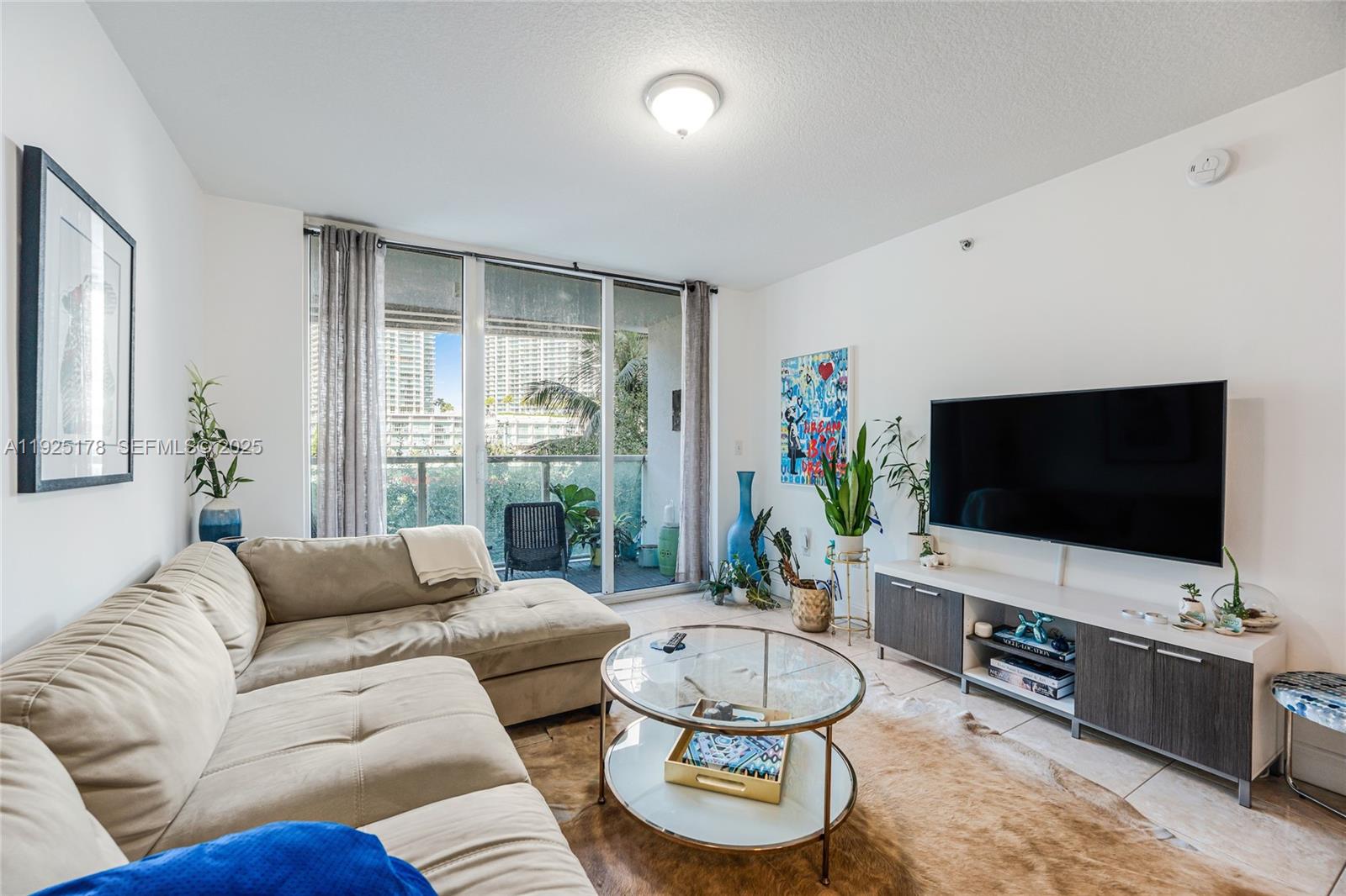31 SE 5th St #409, Miami FL 33131