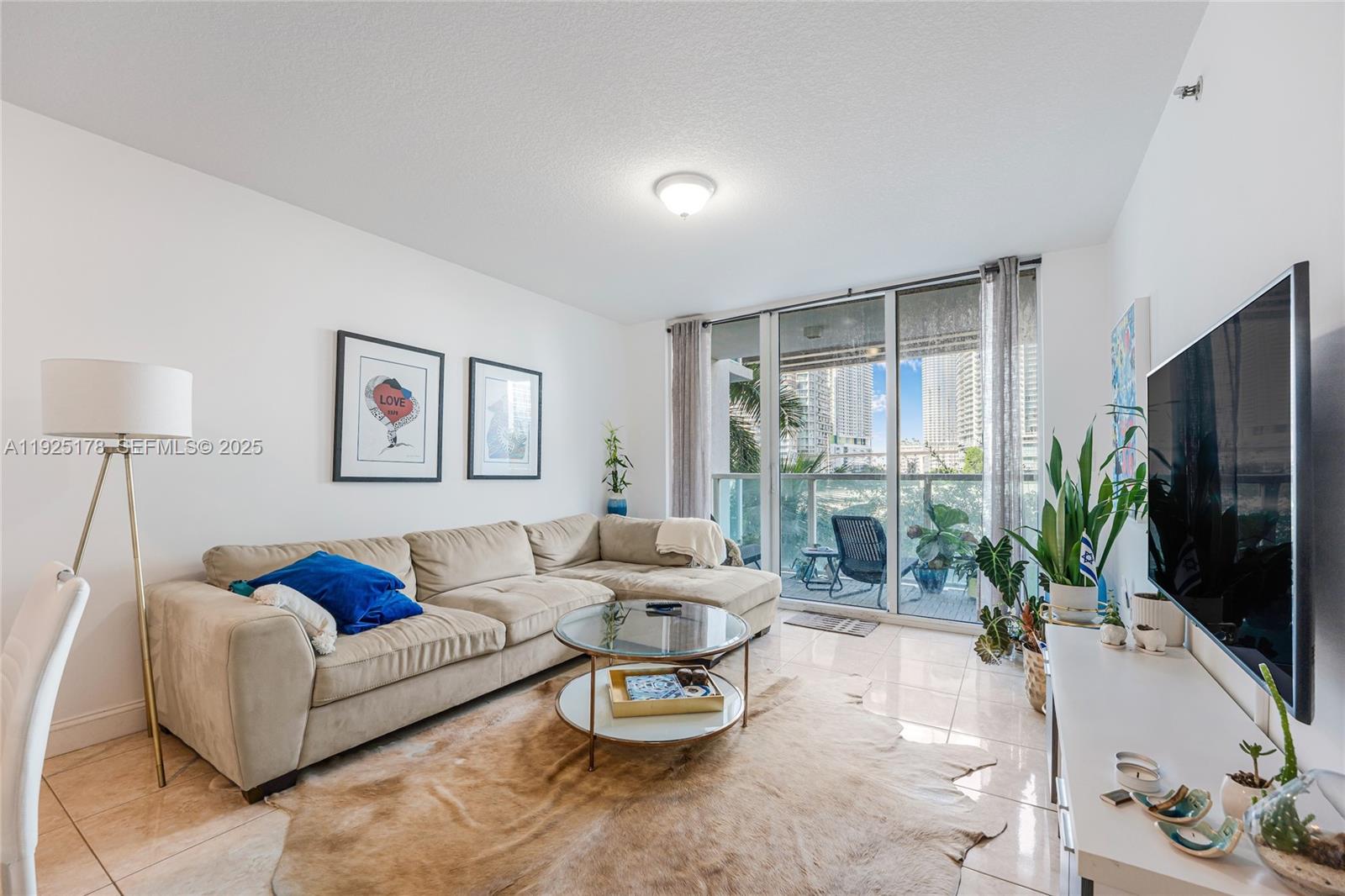 31 SE 5th St #409, Miami FL 33131
