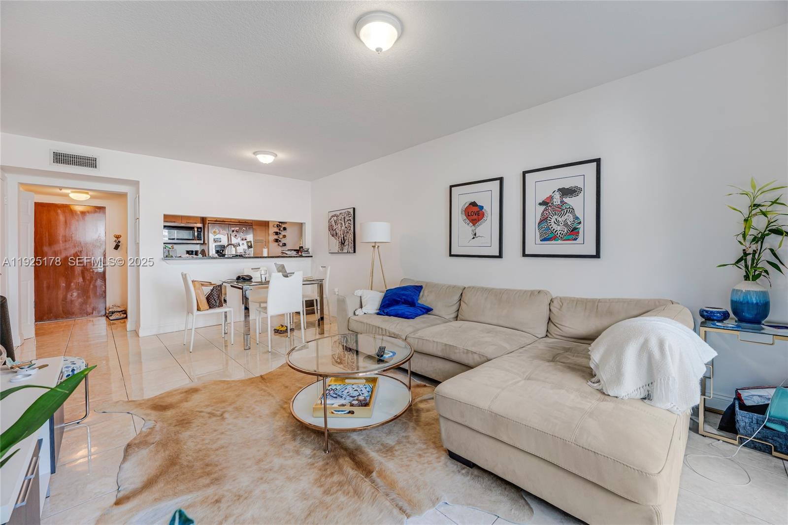 31 SE 5th St #409, Miami FL 33131