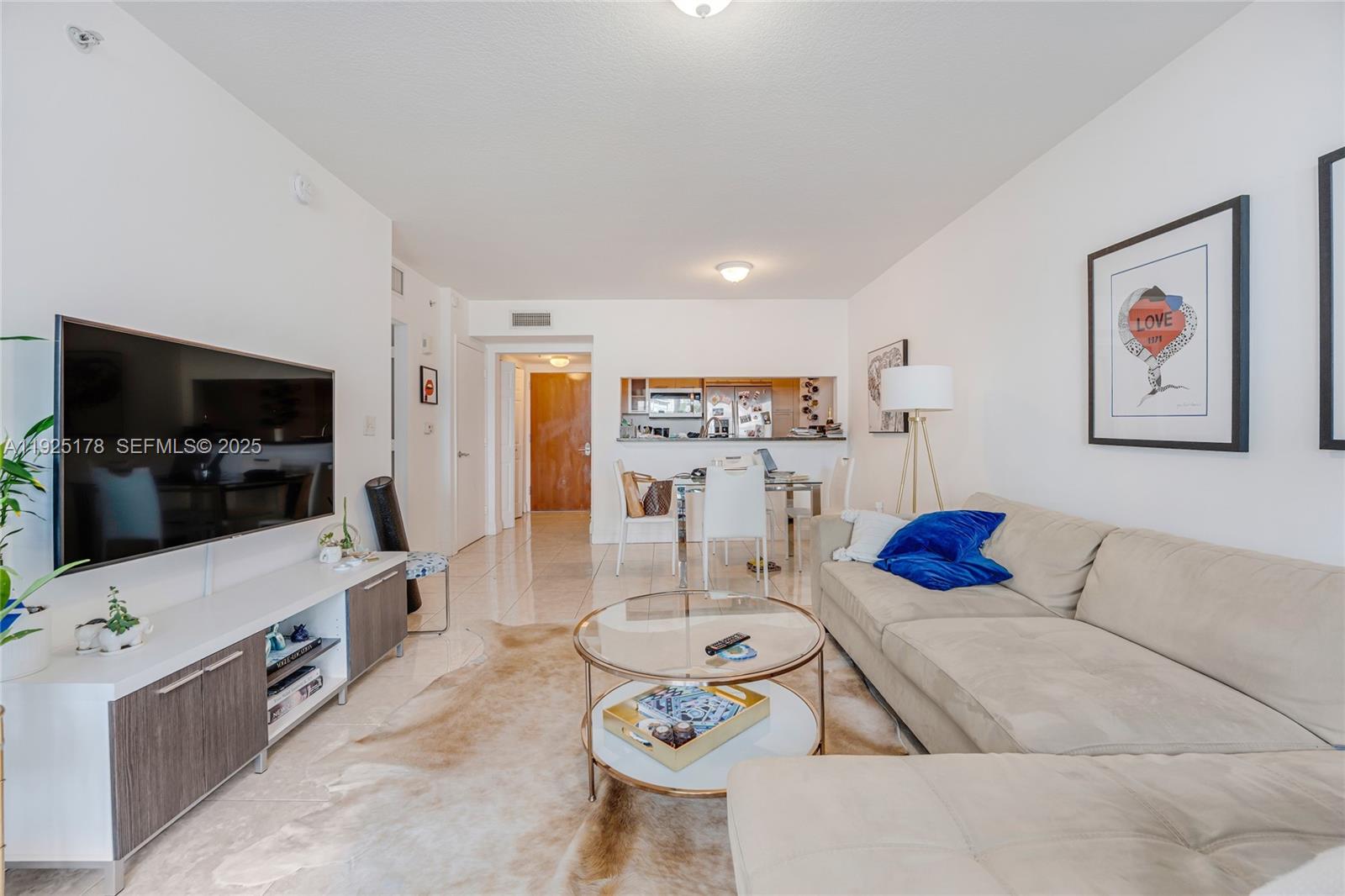 31 SE 5th St #409, Miami FL 33131