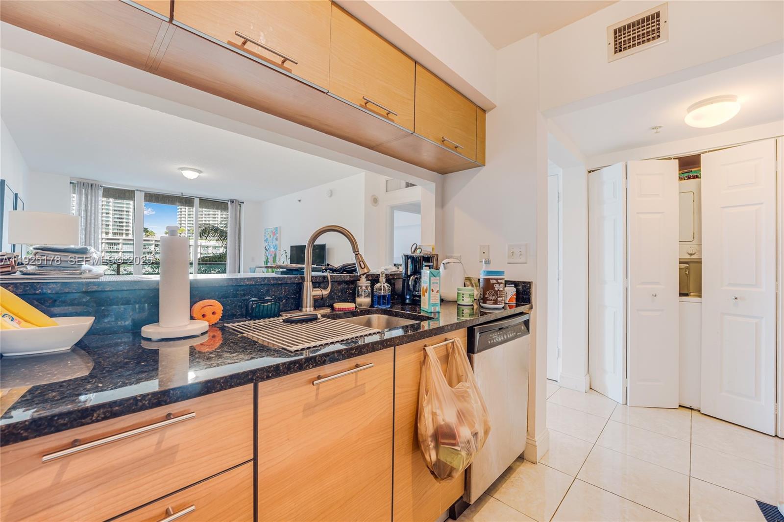 31 SE 5th St #409, Miami FL 33131