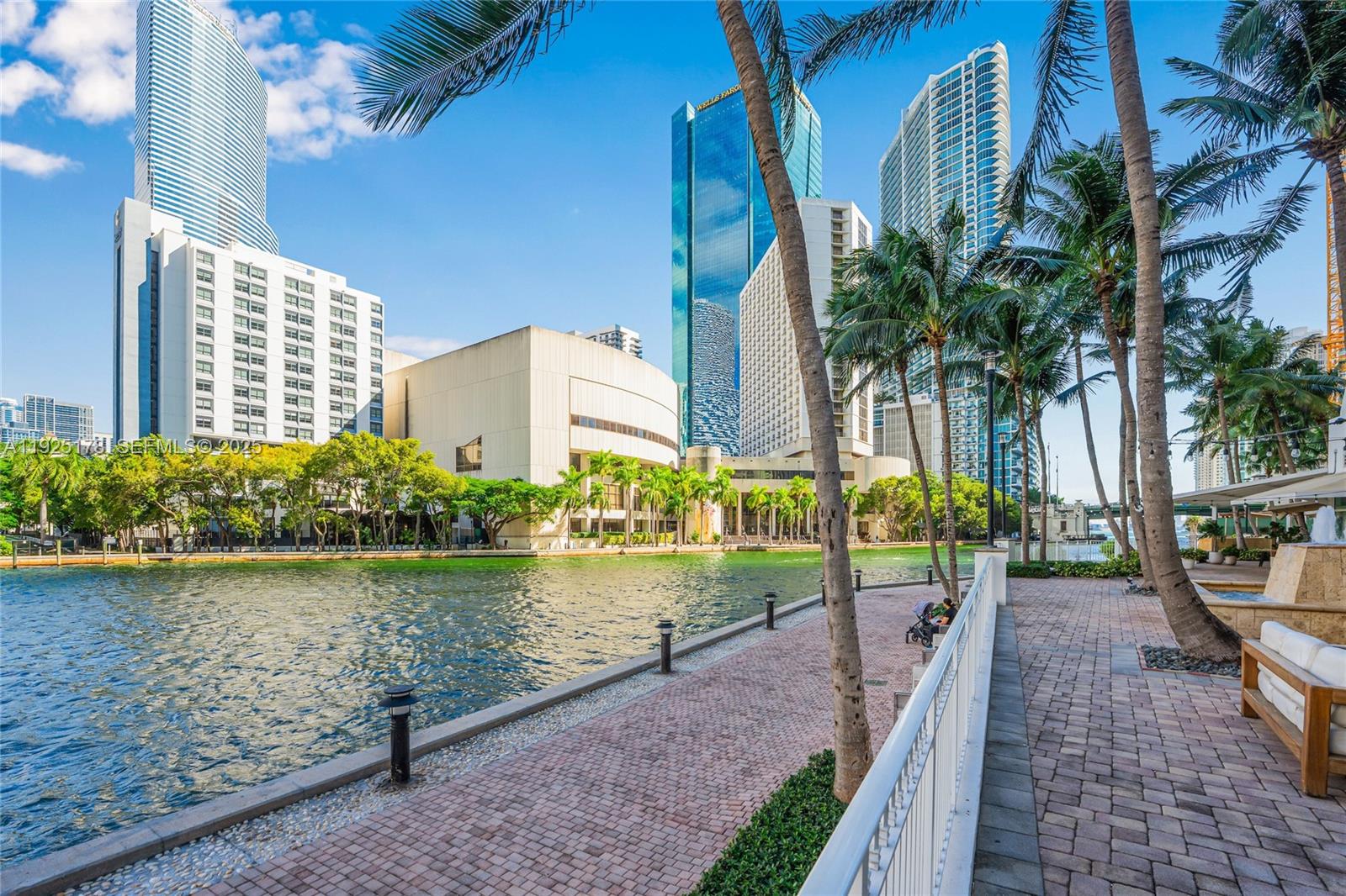 31 SE 5th St #409, Miami FL 33131