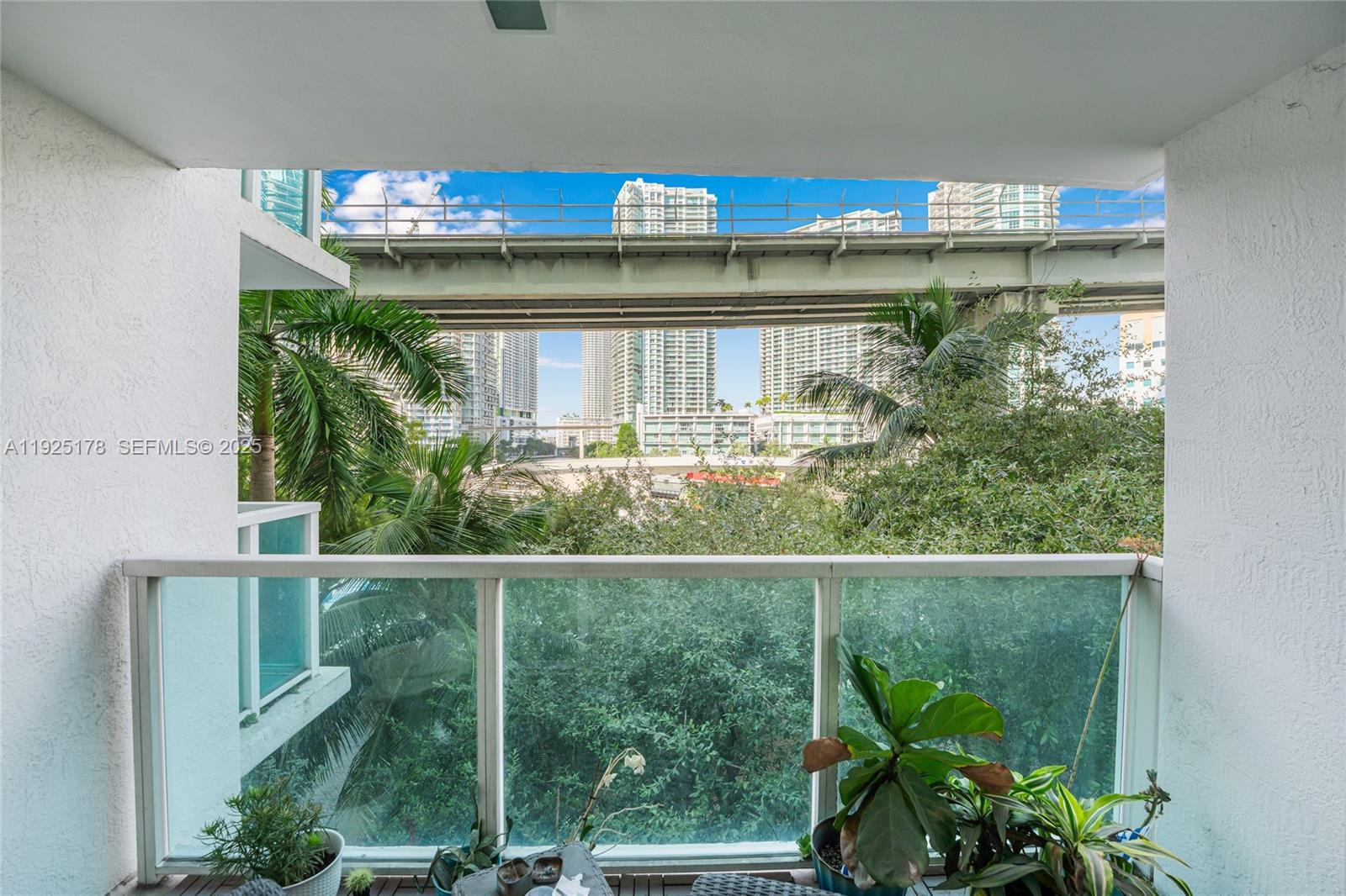 31 SE 5th St #409, Miami FL 33131
