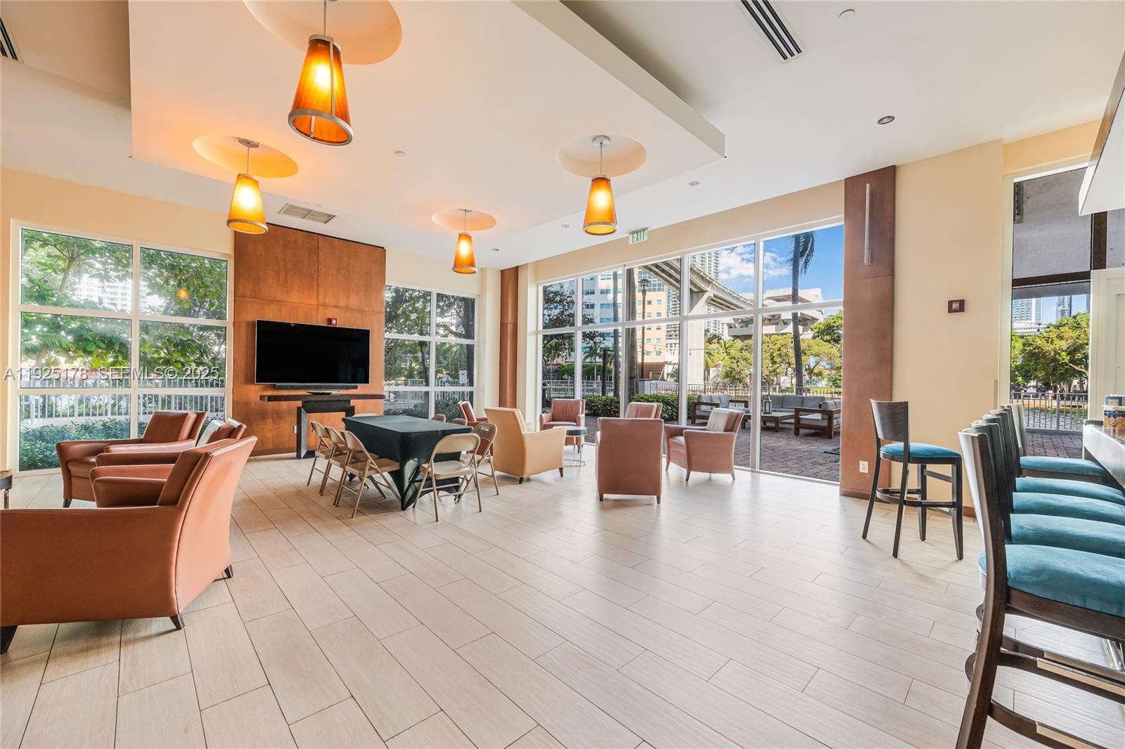 31 SE 5th St #409, Miami FL 33131