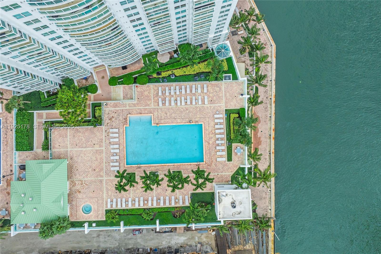 31 SE 5th St #409, Miami FL 33131