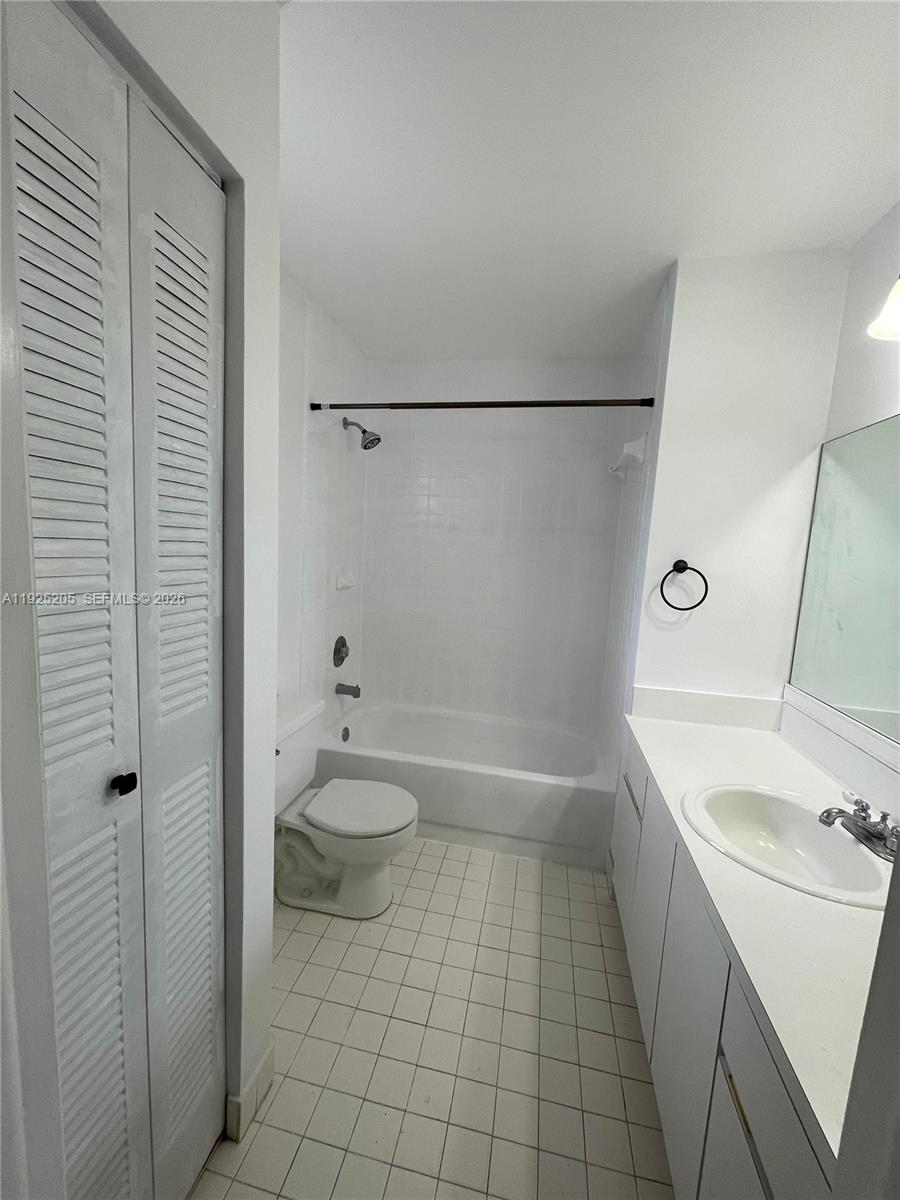 3375 W 76th St #211, Hialeah FL 33018