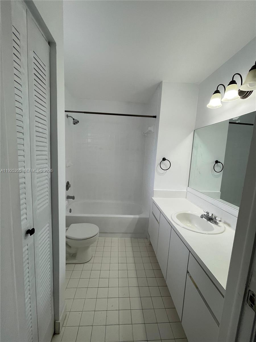 3375 W 76th St #211, Hialeah FL 33018