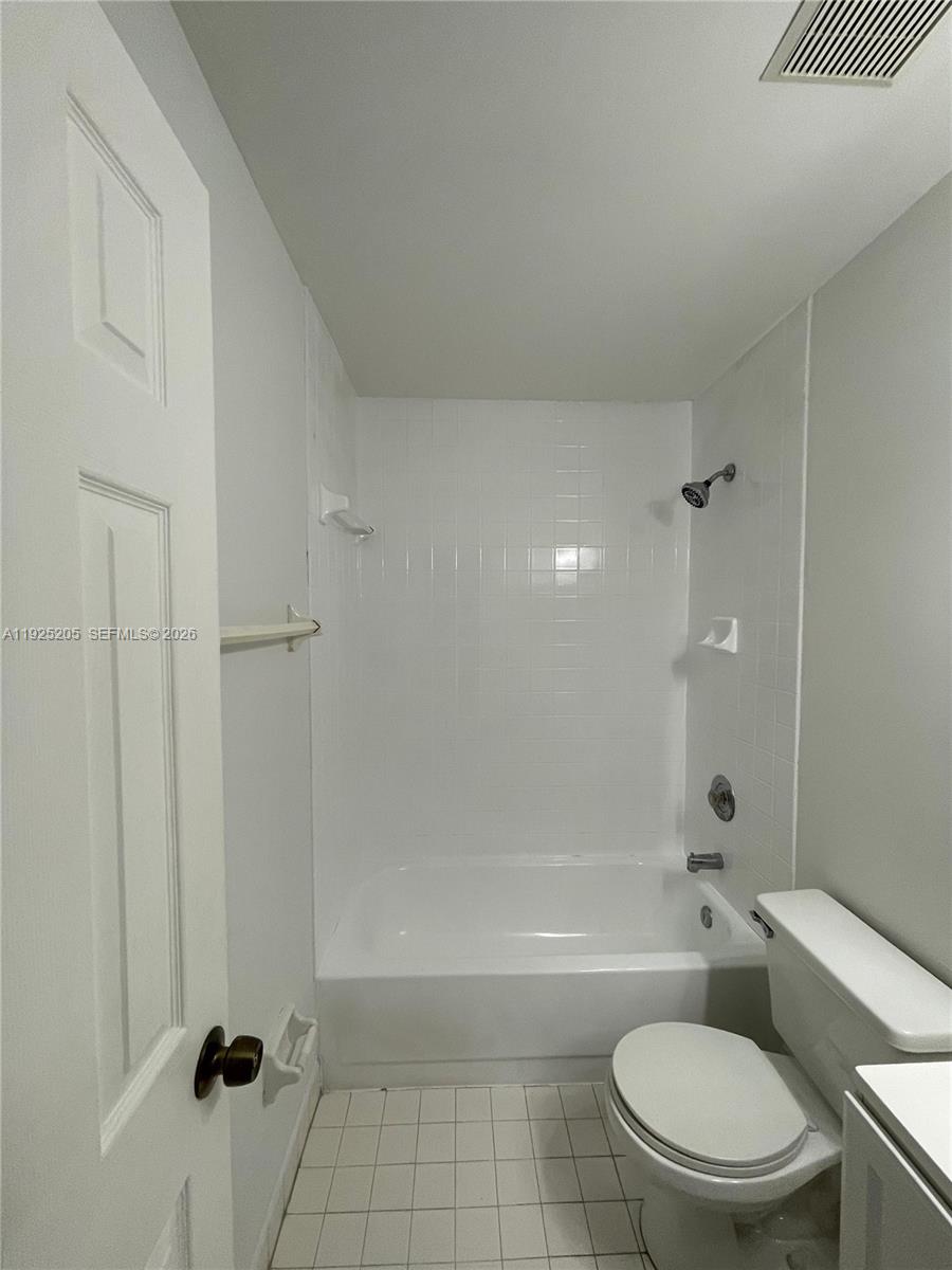 3375 W 76th St #211, Hialeah FL 33018