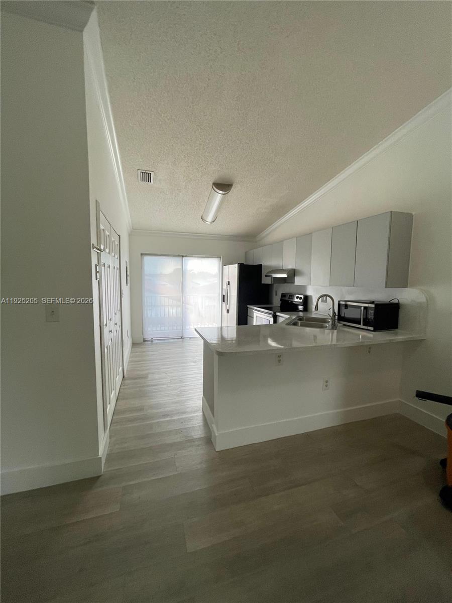 3375 W 76th St #211, Hialeah FL 33018