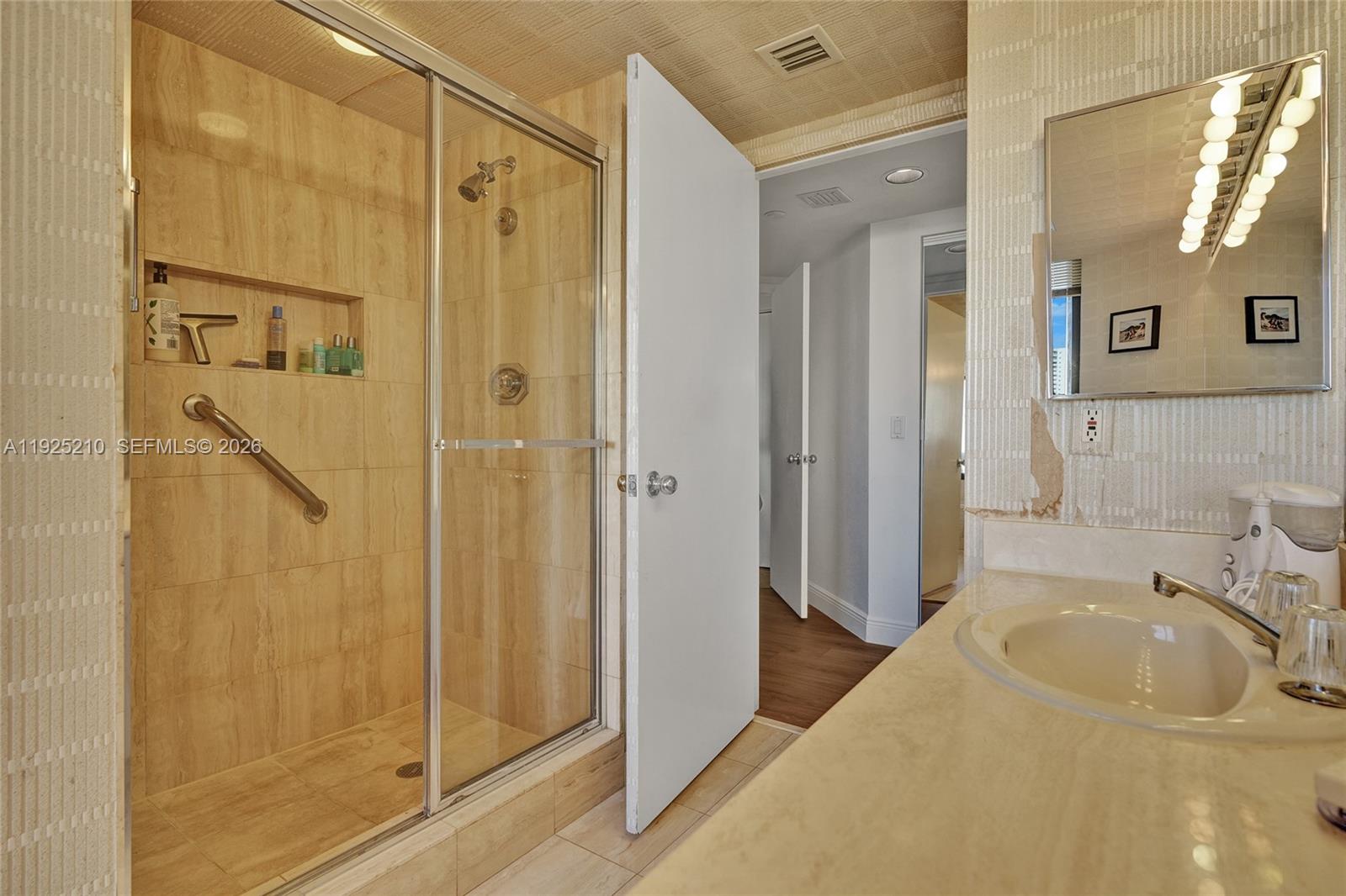 1000 E Island Blvd #1608, Aventura FL 33160