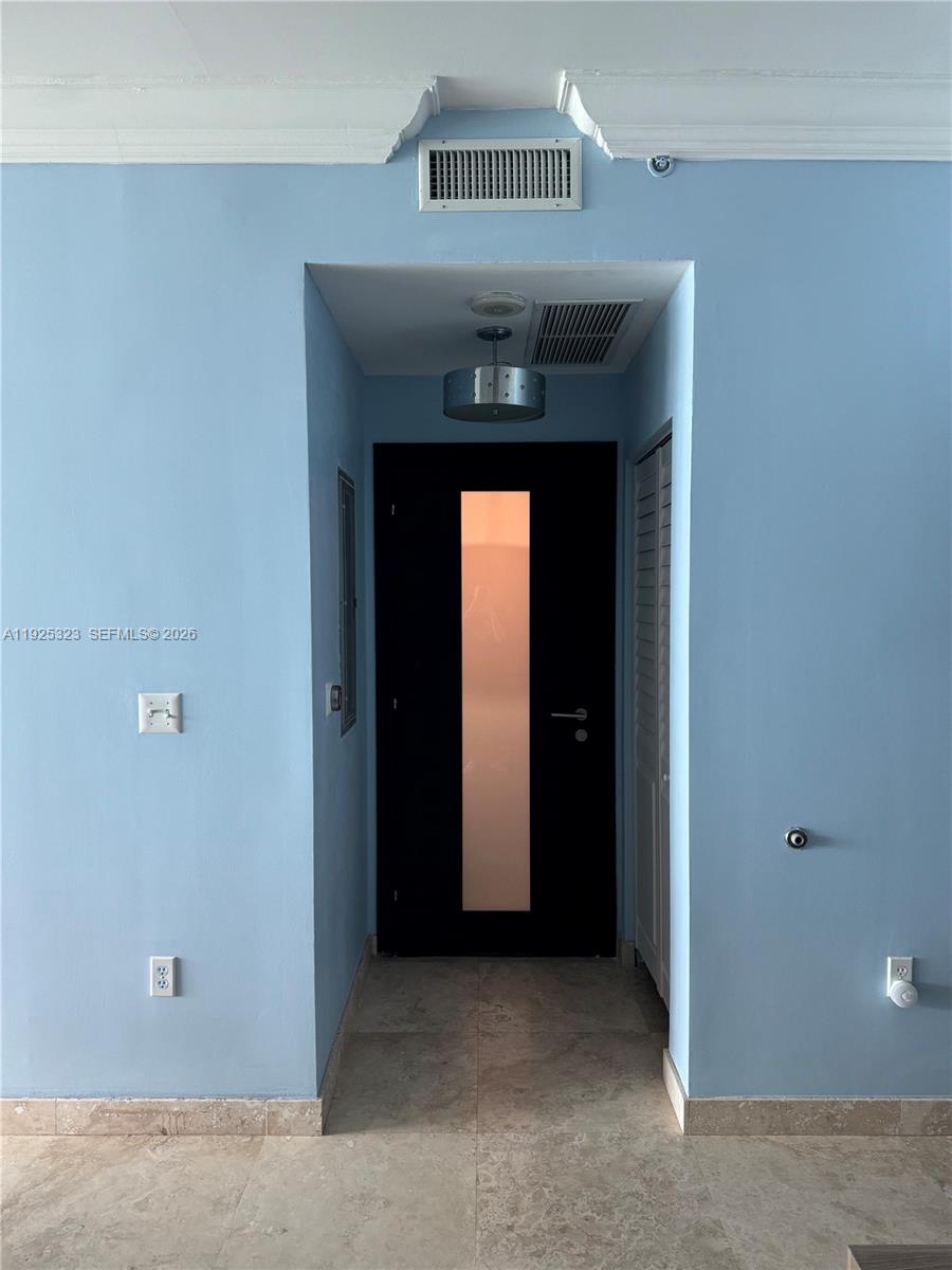 900 Biscayne Blvd #2604, Miami FL 33132