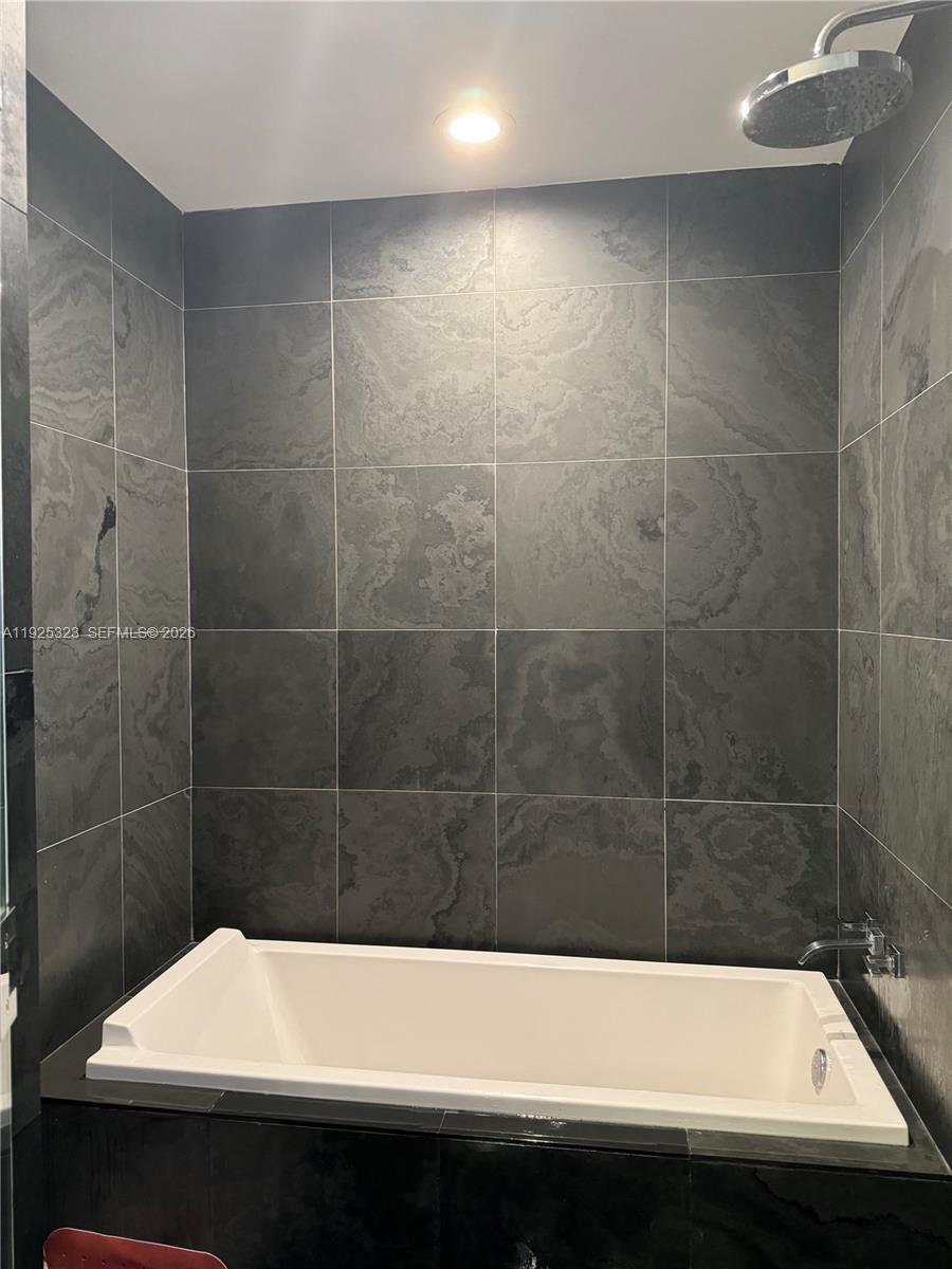 900 Biscayne Blvd #2604, Miami FL 33132