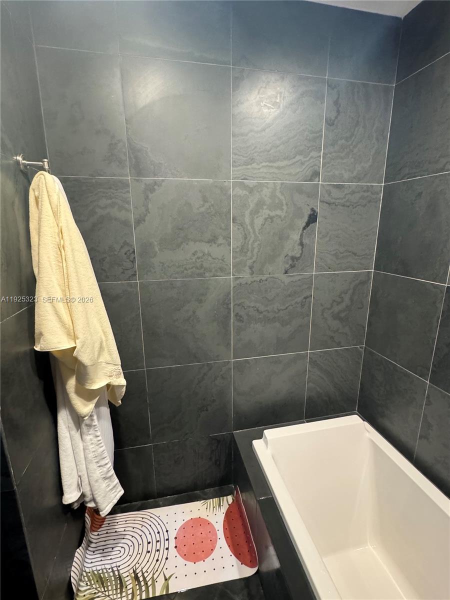 900 Biscayne Blvd #2604, Miami FL 33132