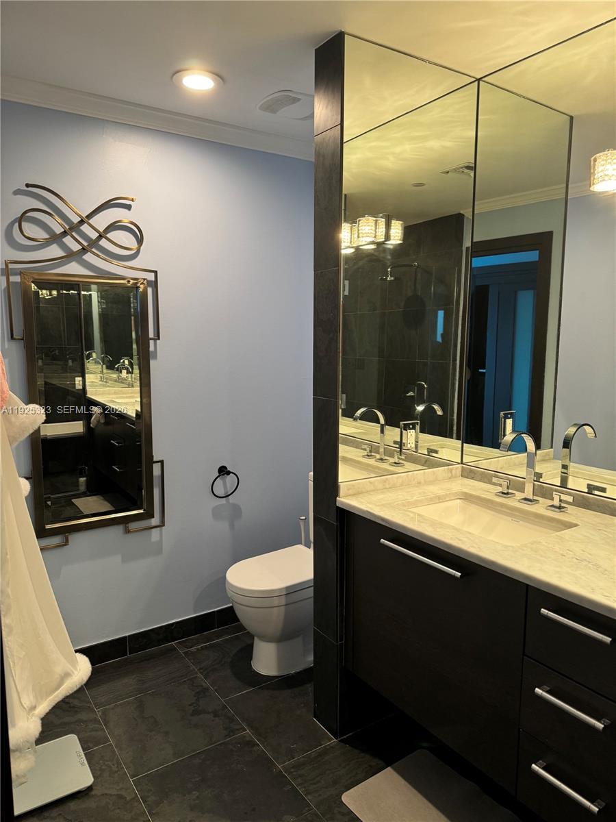 900 Biscayne Blvd #2604, Miami FL 33132