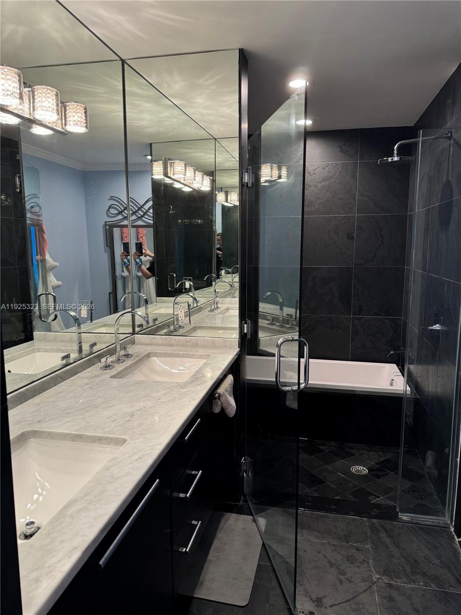 900 Biscayne Blvd #2604, Miami FL 33132