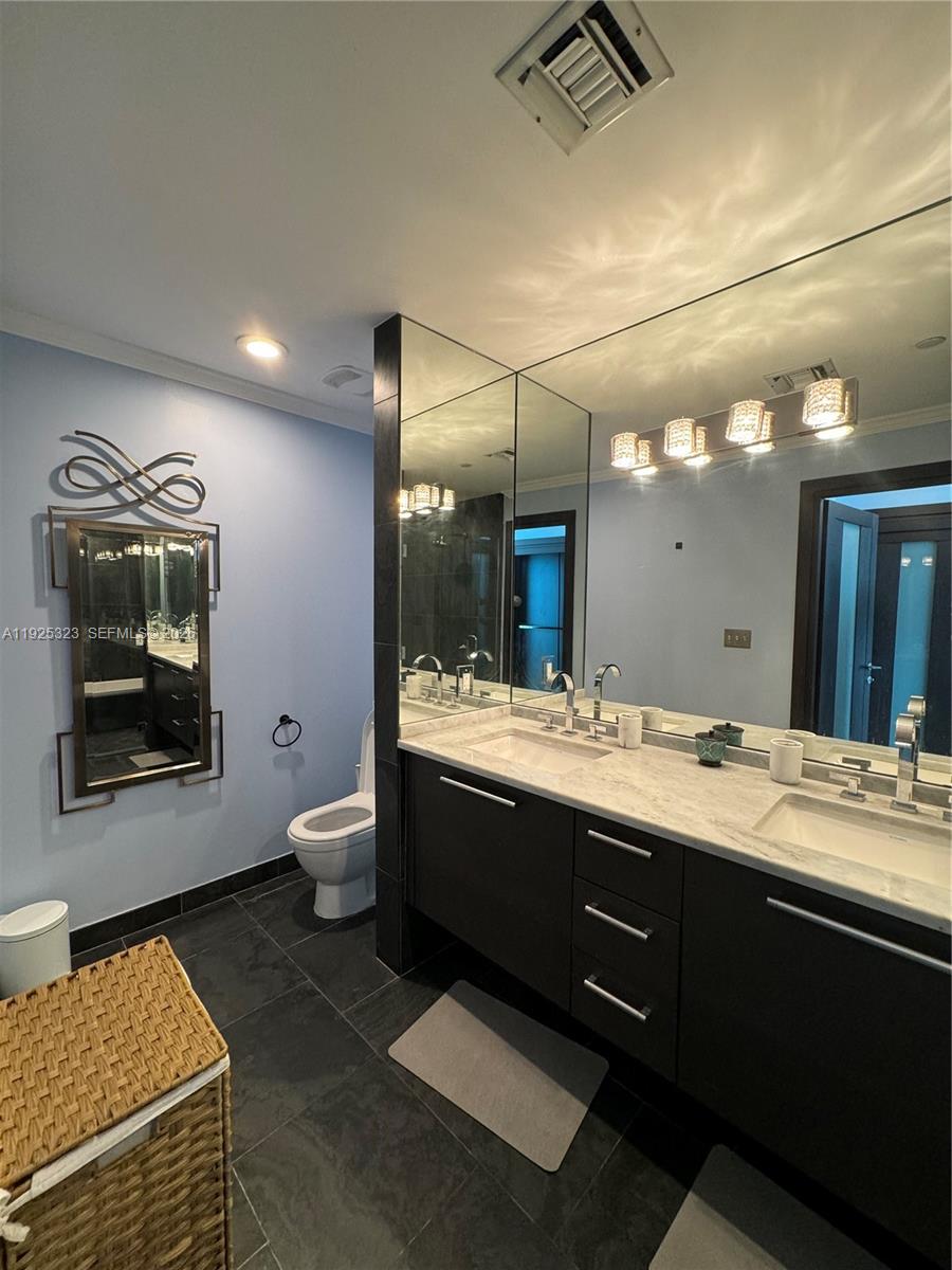 900 Biscayne Blvd #2604, Miami FL 33132