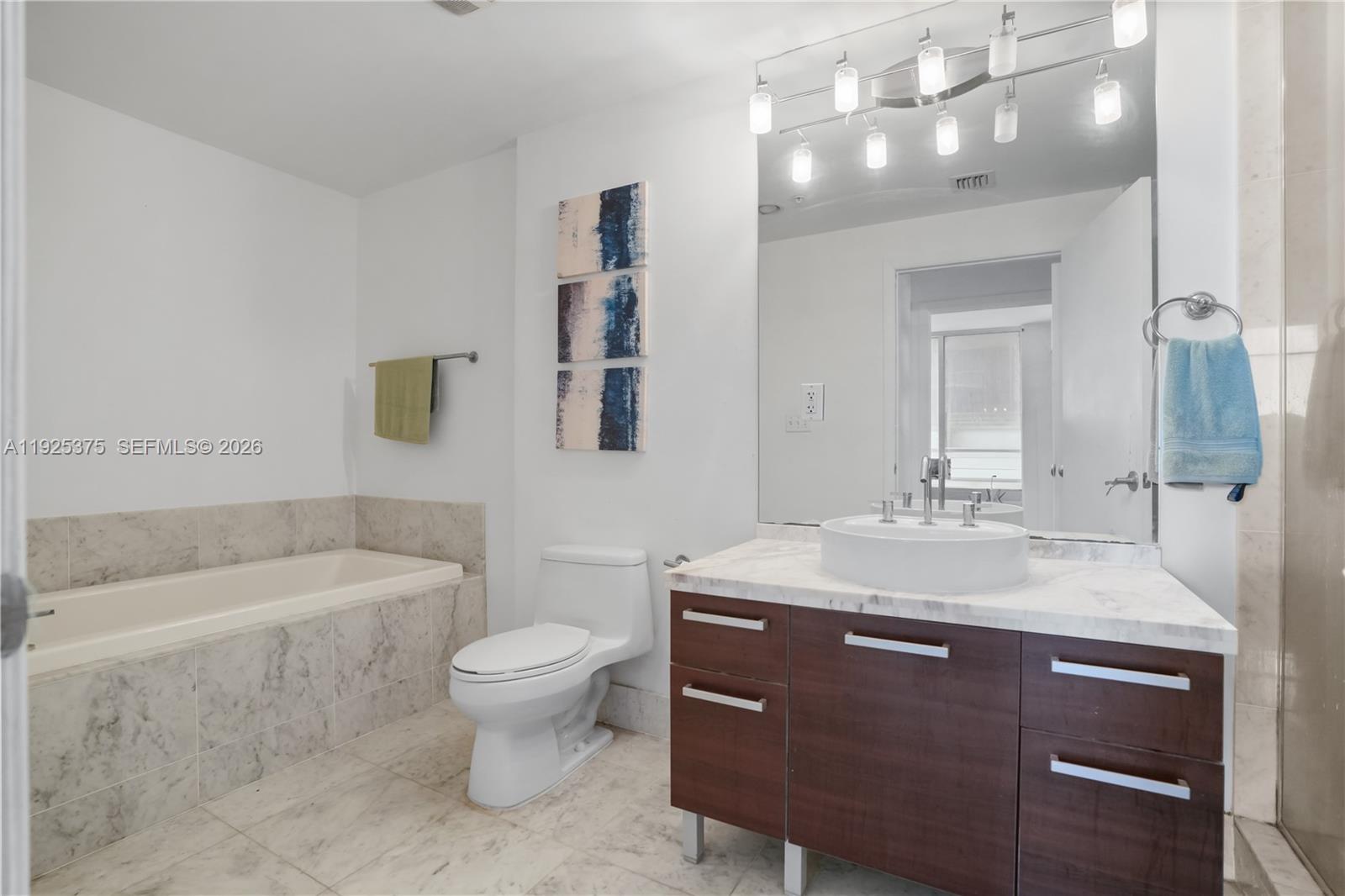 244 Biscayne Blvd #2306, Miami FL 33132