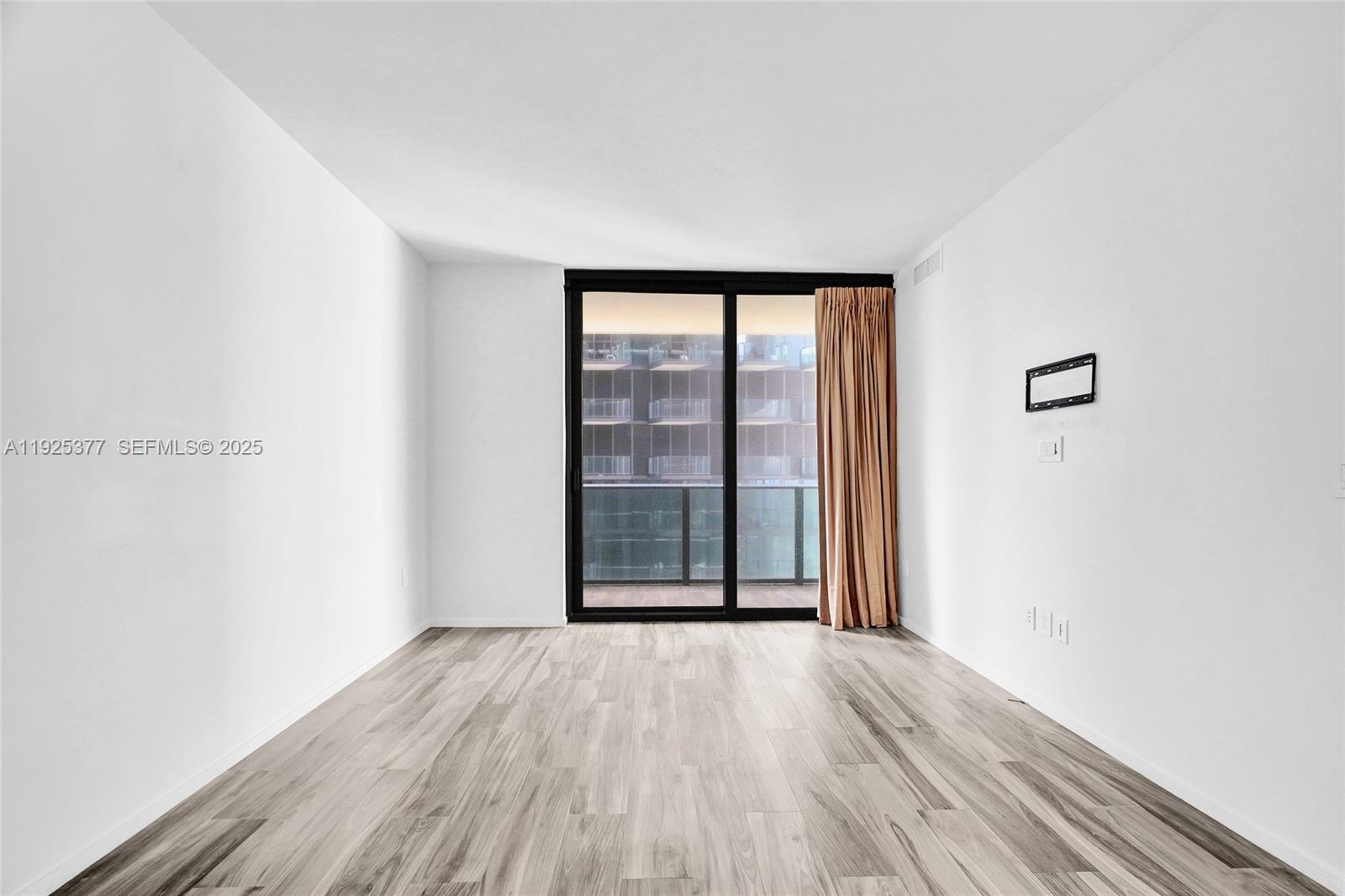 801 S Miami Ave #2405, Miami FL 33130