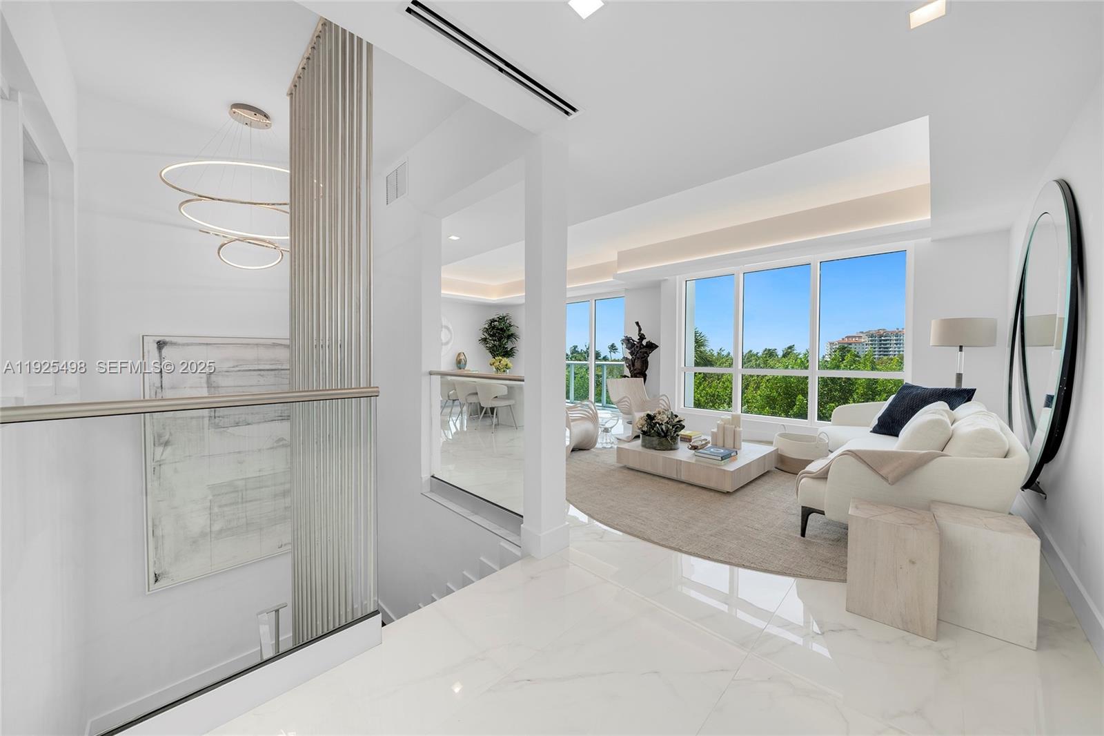 100 S Pointe Dr #TH-13, Miami Beach FL 33139