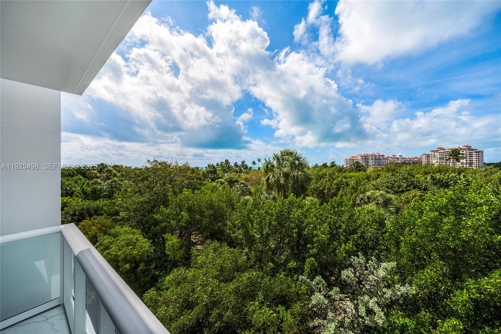 100 S Pointe Dr #TH-13, Miami Beach FL 33139