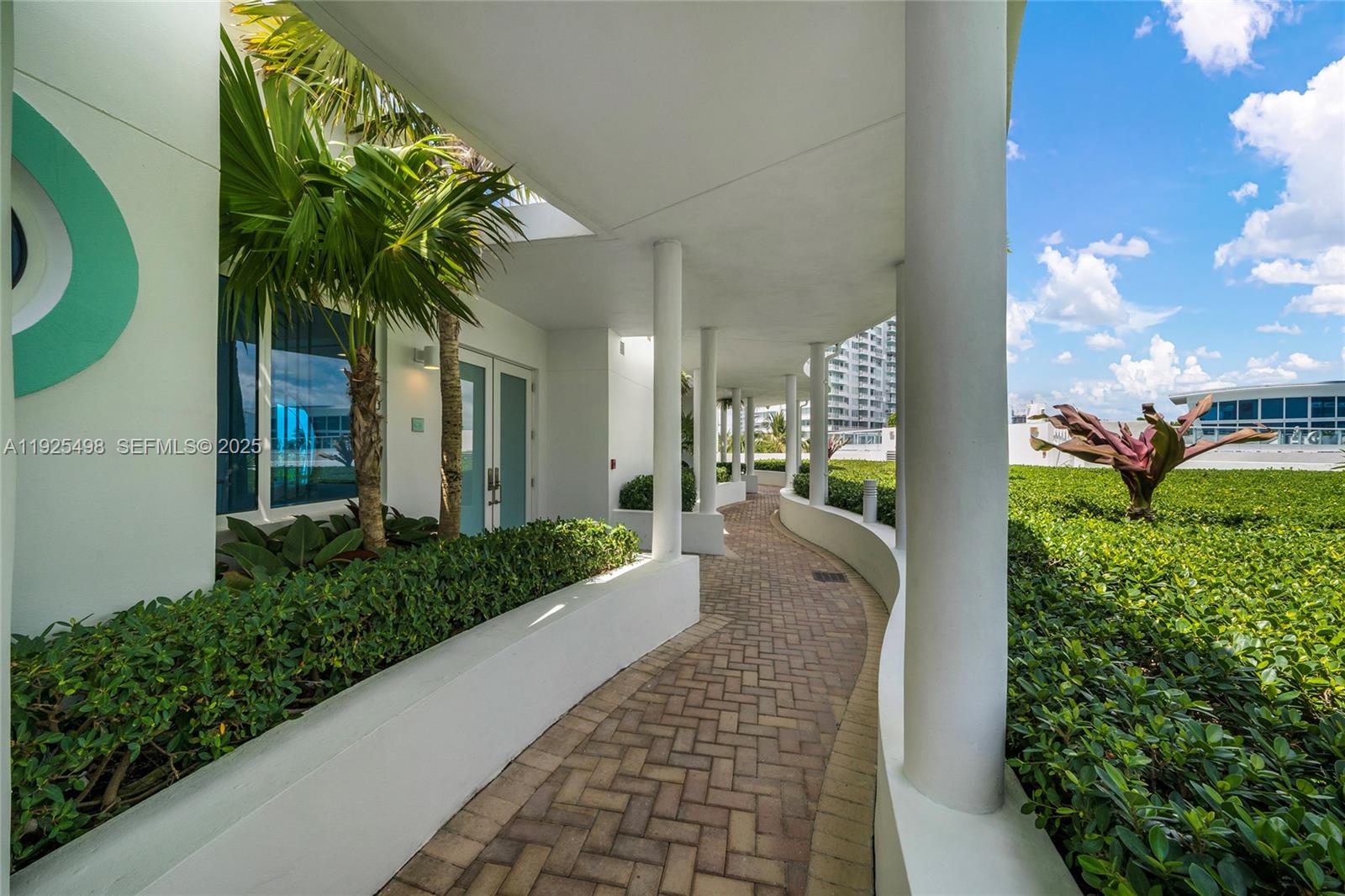 100 S Pointe Dr #TH-13, Miami Beach FL 33139