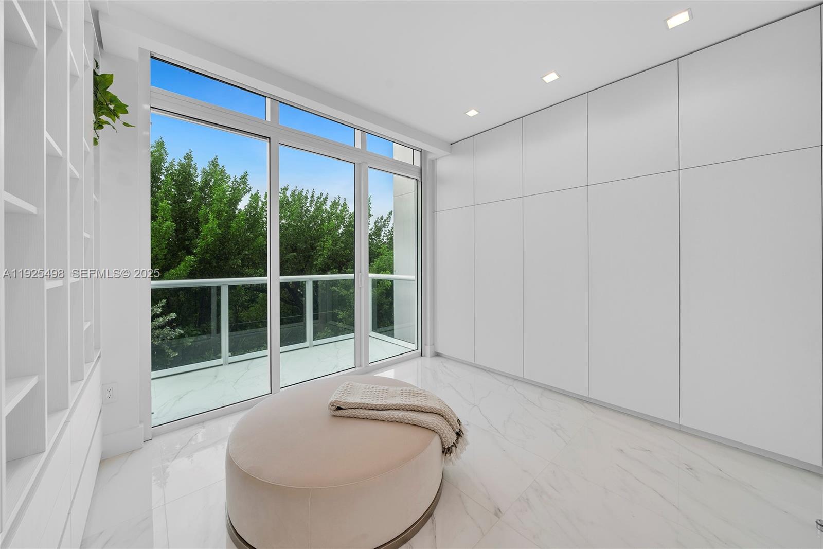 100 S Pointe Dr #TH-13, Miami Beach FL 33139