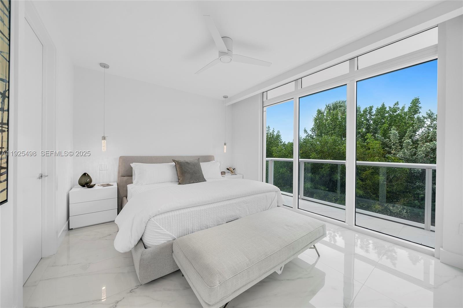 100 S Pointe Dr #TH-13, Miami Beach FL 33139