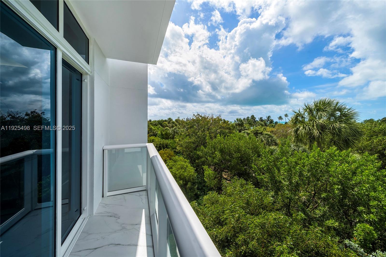 100 S Pointe Dr #TH-13, Miami Beach FL 33139
